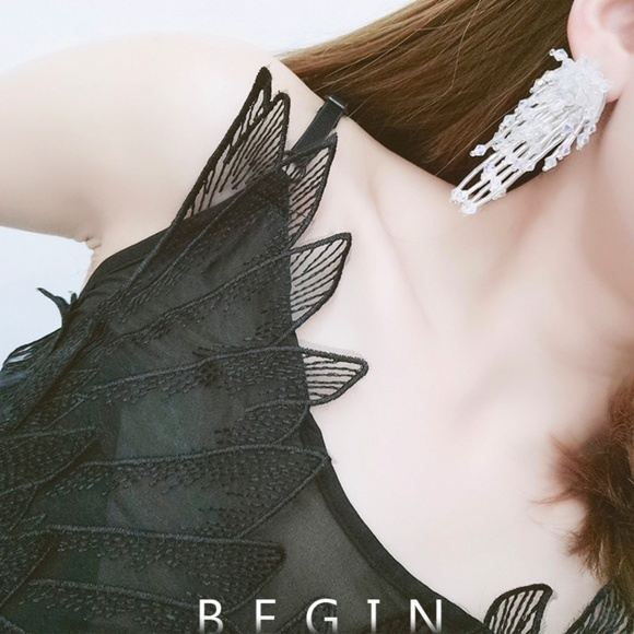 NEW crystal statement earrings - Picture 3 of 3